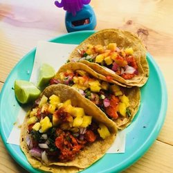 La Casa Barco - Orden de tacos de pescado al pastor