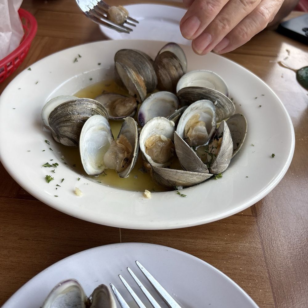 Steam little neck clams Steam little neck clams