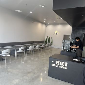 Yihui Coffee - Spacious with an entrance on both the front and back side of the building - Coffee & Tea Near Me - Monterey Park, California