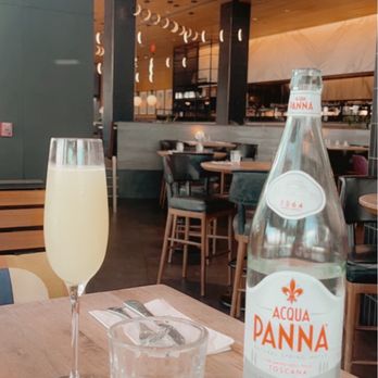 Earls Kitchen + Bar - Mimosa - New American Near Me - Orlando, Florida