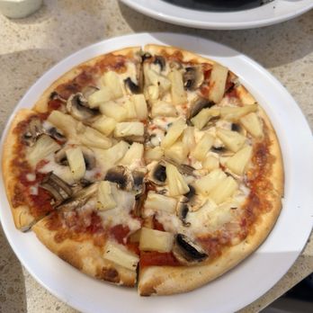 Frends Brewhouse - Personal Pizza - Pizza Near Me - Sacramento, California Frends Brewhouse - Personal Pizza - Pizza Near Me - Sacramento, California