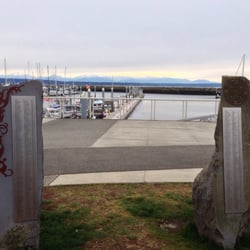 Leif Erikson Statue - Rock slabs