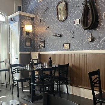 Gass and Main - Inside dining - New American Near Me - Haddonfield, New Jersey