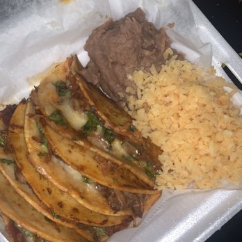 Taco Spot - Birria tacos con frijoles y arroz - Mexican Near Me - Chandler, Arizona Taco Spot - Birria tacos con frijoles y arroz - Mexican Near Me - Chandler, Arizona