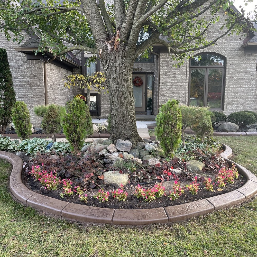 Decorative Curbing - Beautifully completed concrete borders. - Masonry/Concrete Near Me