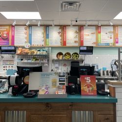 Tropical Smoothie Cafe - Colorful inside