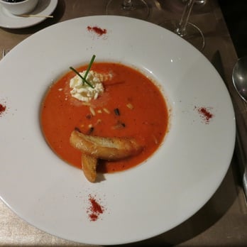Le Plaza - La Paillotte - Tomato puree, red pepper gazpacho with pine nuts and crème fraîche - Mediterranean Near Me - Arles, 13 Le Plaza - La Paillotte - Tomato puree, red pepper gazpacho with pine nuts and crème fraîche - Mediterranean Near Me - Arles, 13