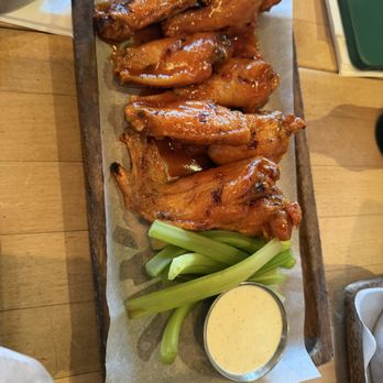 Laurel Tavern - Louisiana grilled wings - New American Near Me - Studio City, California Laurel Tavern - Louisiana grilled wings - New American Near Me - Studio City, California