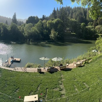 Boho Manor - Loved the grassy area with corn hope and access to the swimming dock - Hotels Near Me - Monte Rio, California