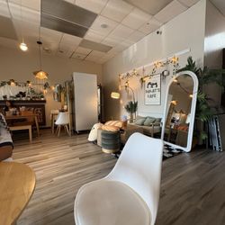 Dalat's Cafe - Seating