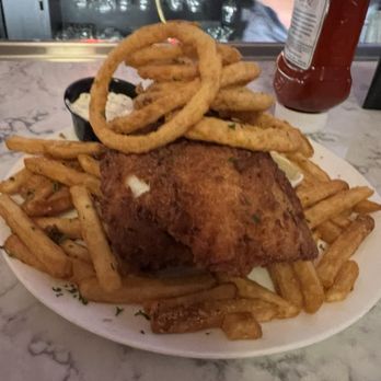 Rockafella's Restaurant - Fish and chips - American Near Me - Salem, Massachusetts
