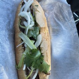 Bnh M B Nng (Grilled Beef Banh Mi) Bnh M B Nng (Grilled Beef Banh Mi)