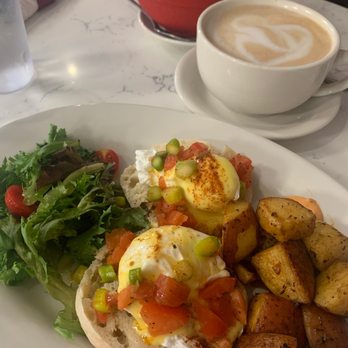 Cafe Bonjour - Signature Blueberry Bowl - Breakfast & Brunch Near Me - Boston, Massachusetts