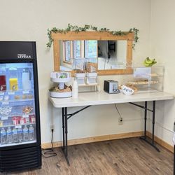 The Wilderness Inn - Breakfast area