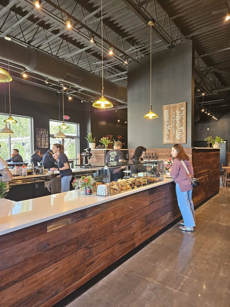 Heartwood Coffee Roasters Logo