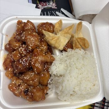 Pan Wok - Sesame Chicken lunch plate. - Chinese Near Me - Salt Lake City, Utah Pan Wok - Sesame Chicken lunch plate. - Chinese Near Me - Salt Lake City, Utah