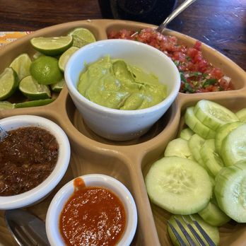 El Paisa - Taco condiment platter - Tacos Near Me - Cabo San Lucas, BCS