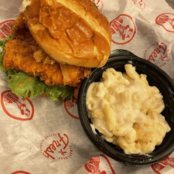 Slim Chickens - Buffalo Ranch Chicken Sandwich with Mac and Cheese - American Near Me - Charlotte, North Carolina