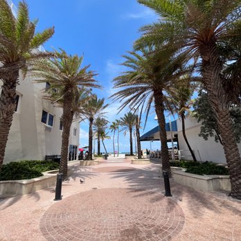 Hollywood Beach Boardwalk - Walking to the boardwalk - Beaches Near Me - Hollywood, Florida Hollywood Beach Boardwalk - Walking to the boardwalk - Beaches Near Me - Hollywood, Florida