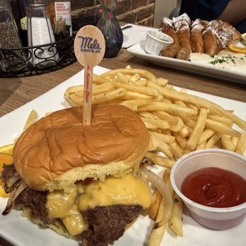 Mel’s Drive-In Nashville - Hollywood burger - American Near Me - Nashville, Tennessee Mel’s Drive-In Nashville - Hollywood burger - American Near Me - Nashville, Tennessee