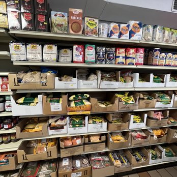 Safa Halal Mart - shelves of various foods - Grocery Near Me - Falls Church, Virginia Safa Halal Mart - shelves of various foods - Grocery Near Me - Falls Church, Virginia