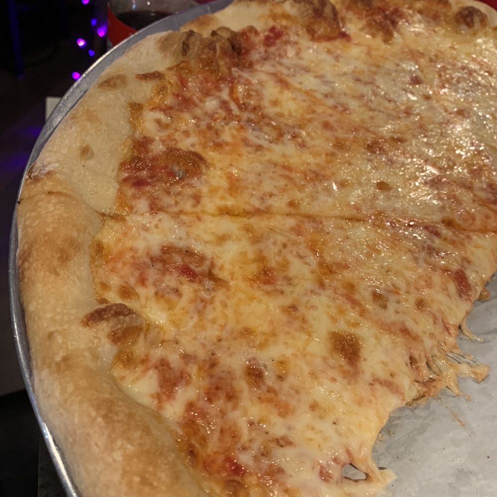 Regular cheese pizza
