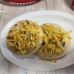 El Manjar - Pupusas (white corn bean and pork pancakes)