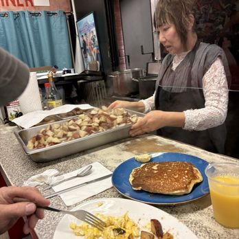 Ford News Diner - Kay making her homemade home fries!! I watched her so now I know her "secret"! P.s.. there is no secret. - Diners Near Me - Middletown, Connecticut