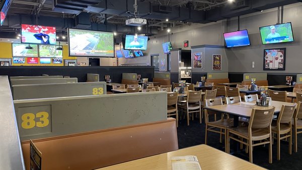 Buffalo Wild Wings by null