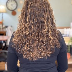 Cala Renee Salon