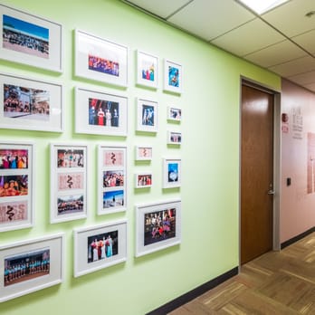 Moving Mountains Design - Phoenix TV USA. Our photo wall - Home Staging Near Me