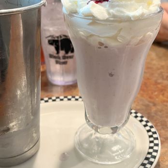 Black Bear Diner Turlock - Huckleberry Milkshake - American Near Me - Turlock, California
