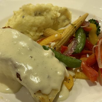 Winewood - Sea bass with mashed potatoes - New American Near Me - Grapevine, Texas Winewood - Sea bass with mashed potatoes - New American Near Me - Grapevine, Texas