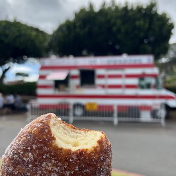 Leonard's Bakery Malasadamobile - Original malasada - Food Trucks Near Me - Honolulu, Hawaii
