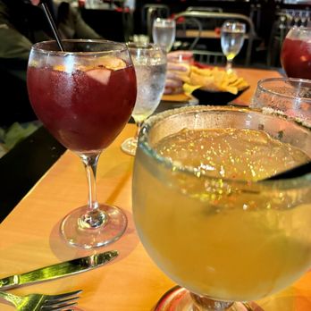 Todo Un Poco - Pizza Near Me - Elk Grove, California Todo Un Poco - Pizza Near Me - Elk Grove, California