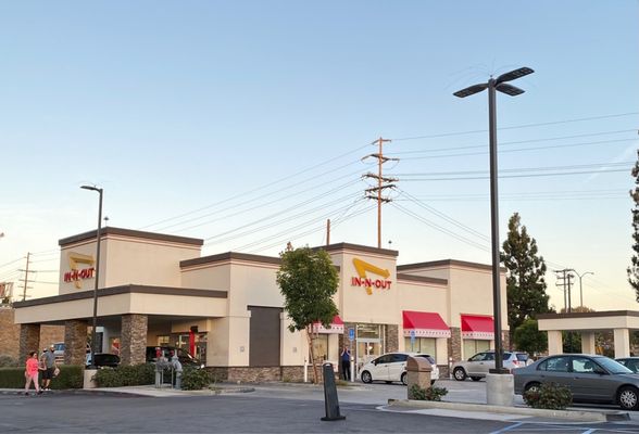 In-N-Out Burger by null