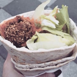 Grekisk Fastfood - Schysst falafelrulle (70 kr).