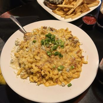 Kuma's Corner - Buffalo chicken Mac and Cheese - American Near Me - Indianapolis, Indiana Kuma's Corner - Buffalo chicken Mac and Cheese - American Near Me - Indianapolis, Indiana