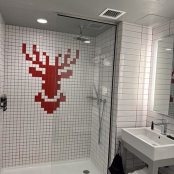 Radisson RED Minneapolis Downtown - Bathroom Clean And Spacious - Hotels Near Me - Minneapolis, Minnesota