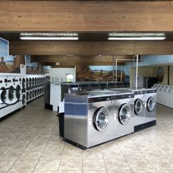 4th Street Laundry - Huge 8 load washers