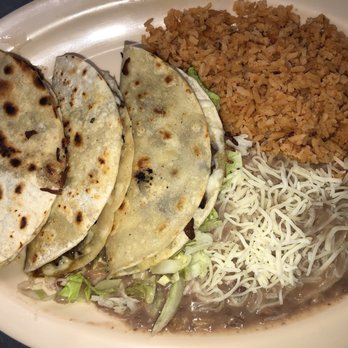 Super Tacos Panchitos - Quesadillas de Maiz plate - Mexican Near Me - Corona, California