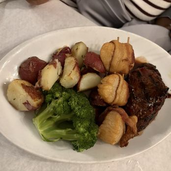 Benjamin's Raw Bar - Medallion steak with bacon wrapped scallops - Seafood Near Me - Newport, Rhode Island