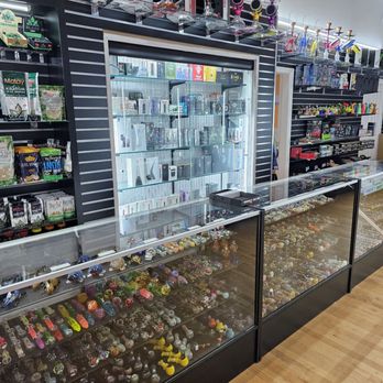 Walk In Beer & Smoke - Pipes - Beer, Wine & Spirits Near Me - Wainscott, New York