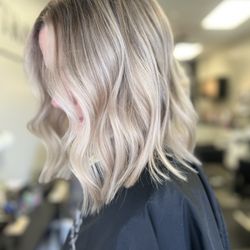 Strands - Lived in blonde Lob by Mandy