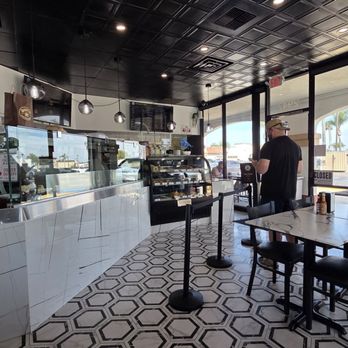 Ali's Bagel & Coffee - Inside - Coffee & Tea Near Me - Costa Mesa, California