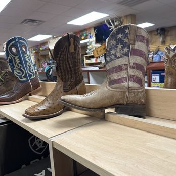 Hayes Boots Plus - And Ariat too of course! - Shoe Stores Near Me - Clarksville, Tennessee Hayes Boots Plus - And Ariat too of course! - Shoe Stores Near Me - Clarksville, Tennessee