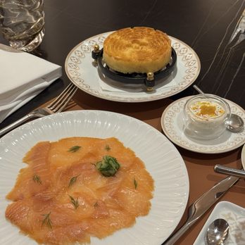Le Café Louis Vuitton - Cafes Near Me - New York, New York Le Café Louis Vuitton - Cafes Near Me - New York, New York