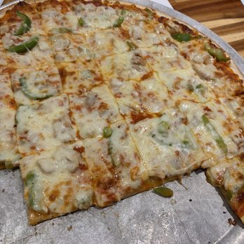 Scratch Pizzeria - Chicken and bell pepper pizza thin crust. - Pizza Near Me - Eagan, Minnesota Scratch Pizzeria - Chicken and bell pepper pizza thin crust. - Pizza Near Me - Eagan, Minnesota