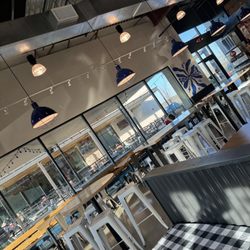 MOD Pizza - Indoor dining