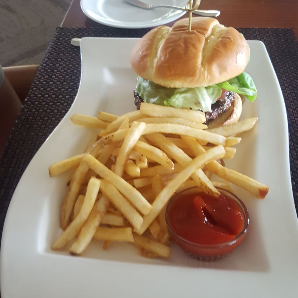 Number 3 Restaurant - Burger entree - New American Near Me - Kohala Coast, Hawaii